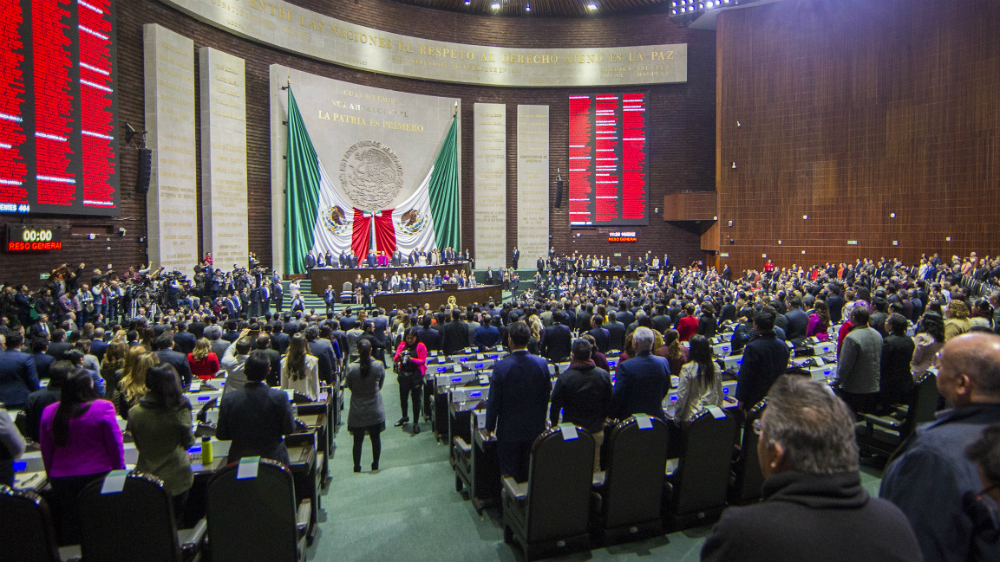 Morena, PRI y PAN, a favor de reforzar seguridad de AMLO