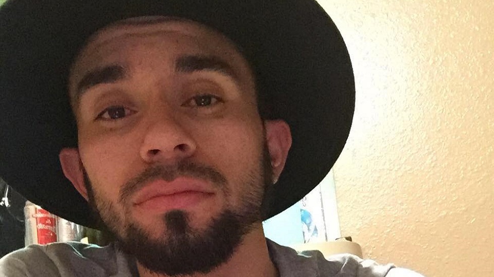 Cliente pide a mesero construir el muro en lugar de dar propina