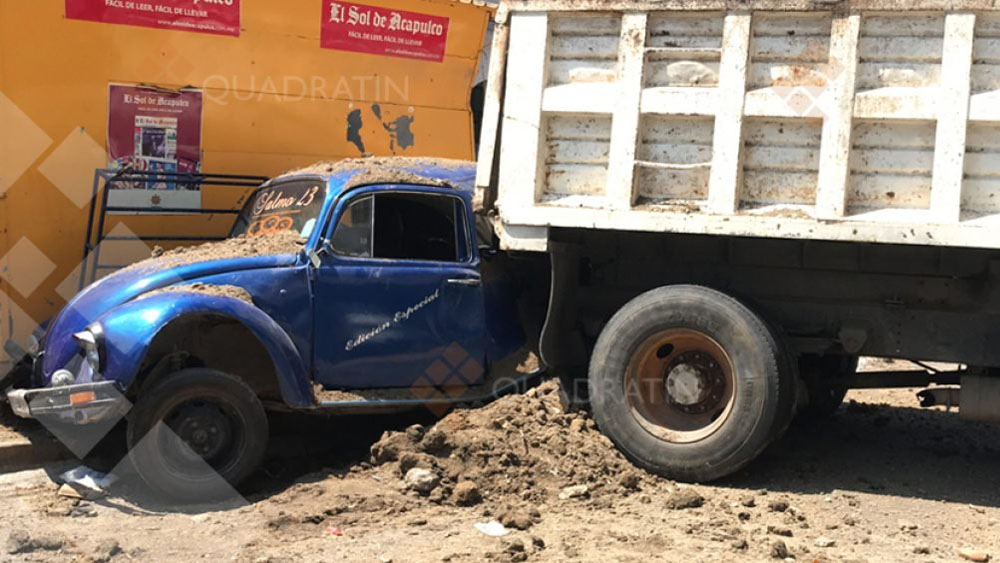Camión sin frenos deja siete heridos en Acapulco
