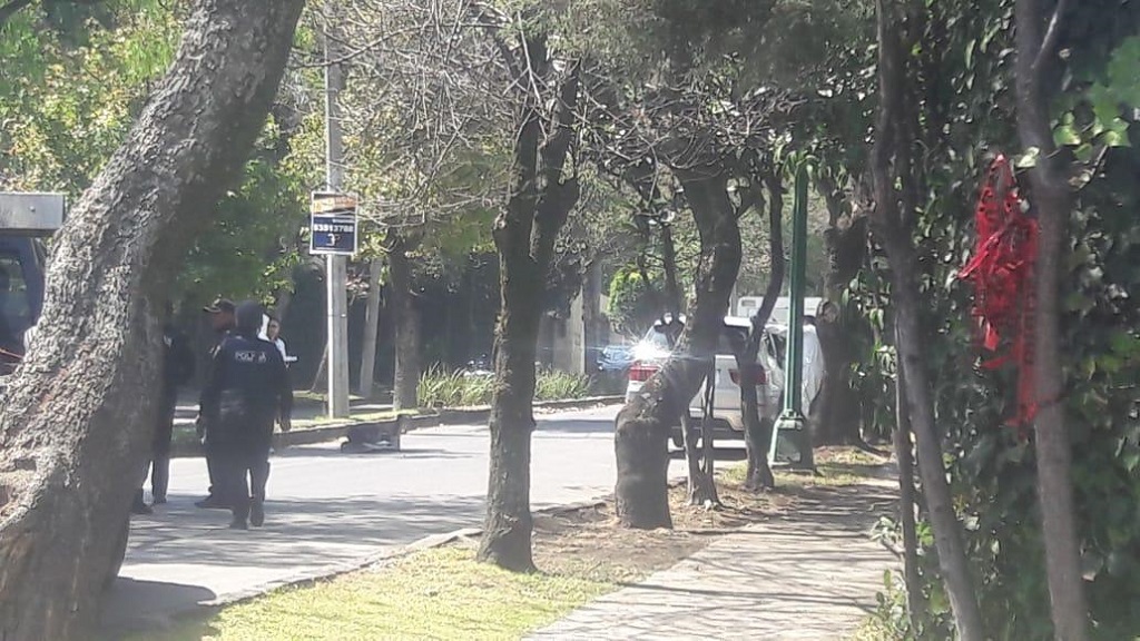 Hombre muere al interior de BMW en Lomas de Chapultepec