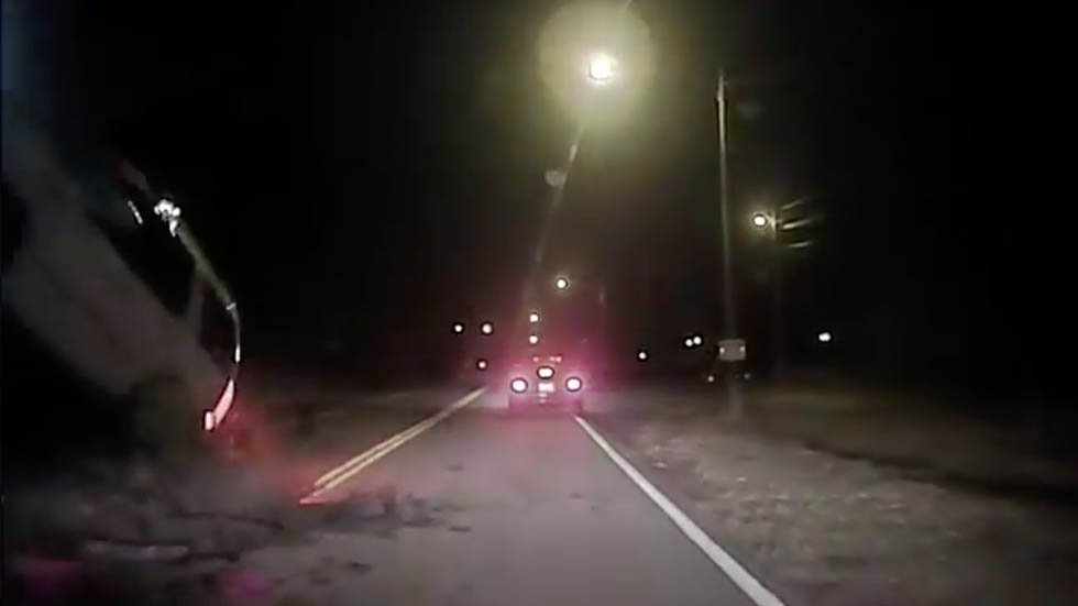 #Video Camioneta “aterriza” sobre patrulla en Tennesse