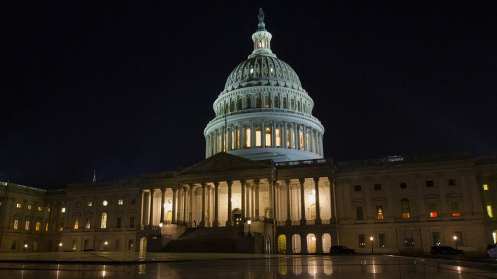 Senado de EE.UU. aprueba acuerdo para evitar cierre del gobierno