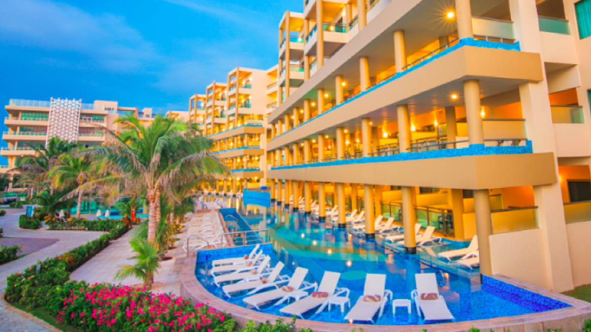 Roban hotel en construcción en Playa del Carmen