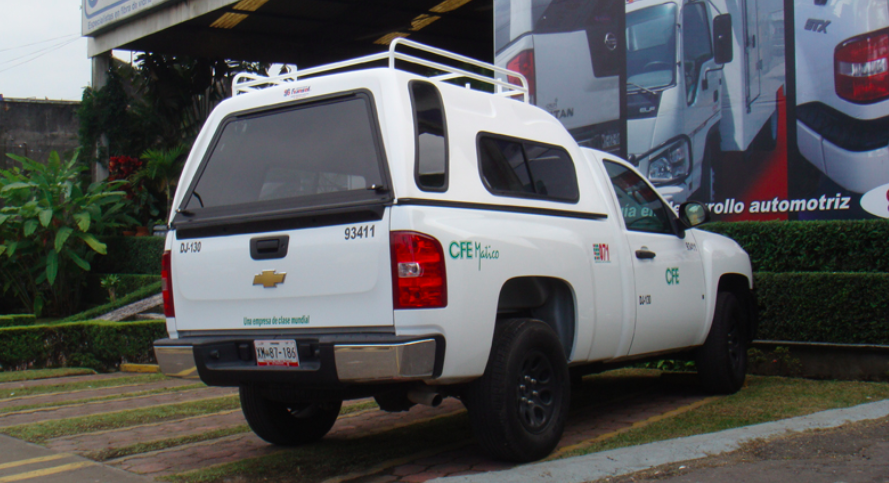 Buscan a siete por robo a camioneta de la CFE en Iztapalapa