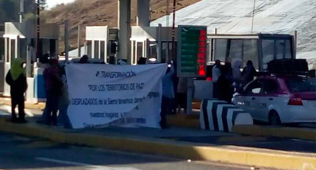Desplazados tomaron caseta de la Autopista del Sol para recaudar fondos