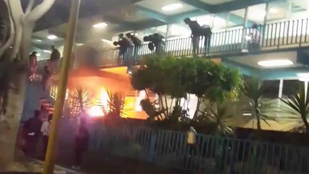 Artefacto explosivo provoca incendio en el CCH Naucalpan