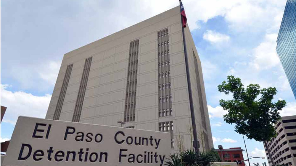 Migrante en huelga de hambre detalla alimentación forzada en Texas