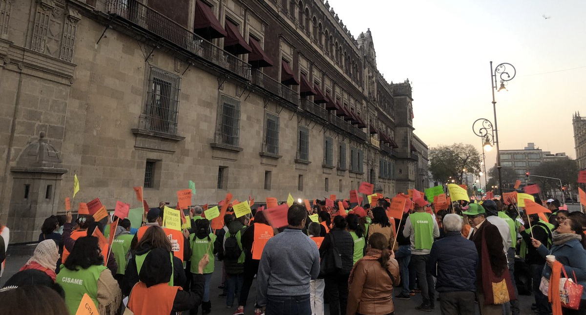 Protestan frente a Palacio Nacional por recorte presupuestal al Cisame - cisame-protesta-palacio-nacional