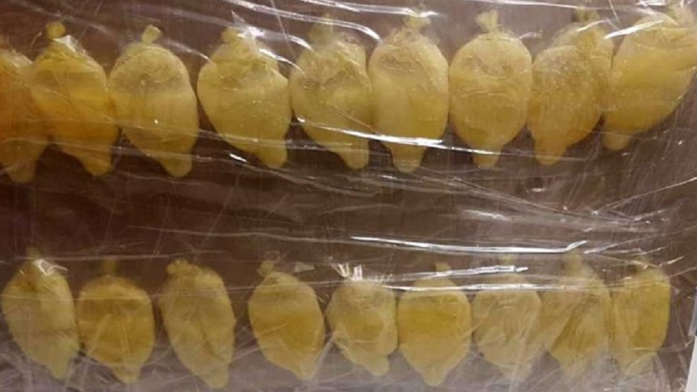 Cae mujer en el AICM con 40 envoltorios de cocaína en el estómago