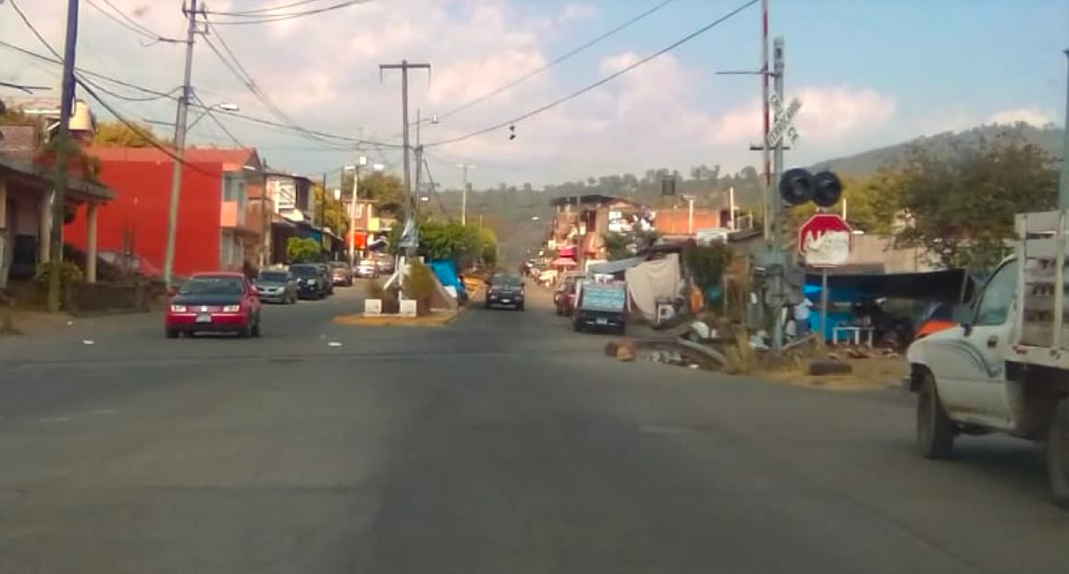 CNTE mantiene bloqueo en Caltzontzin pese a dichos de liberación