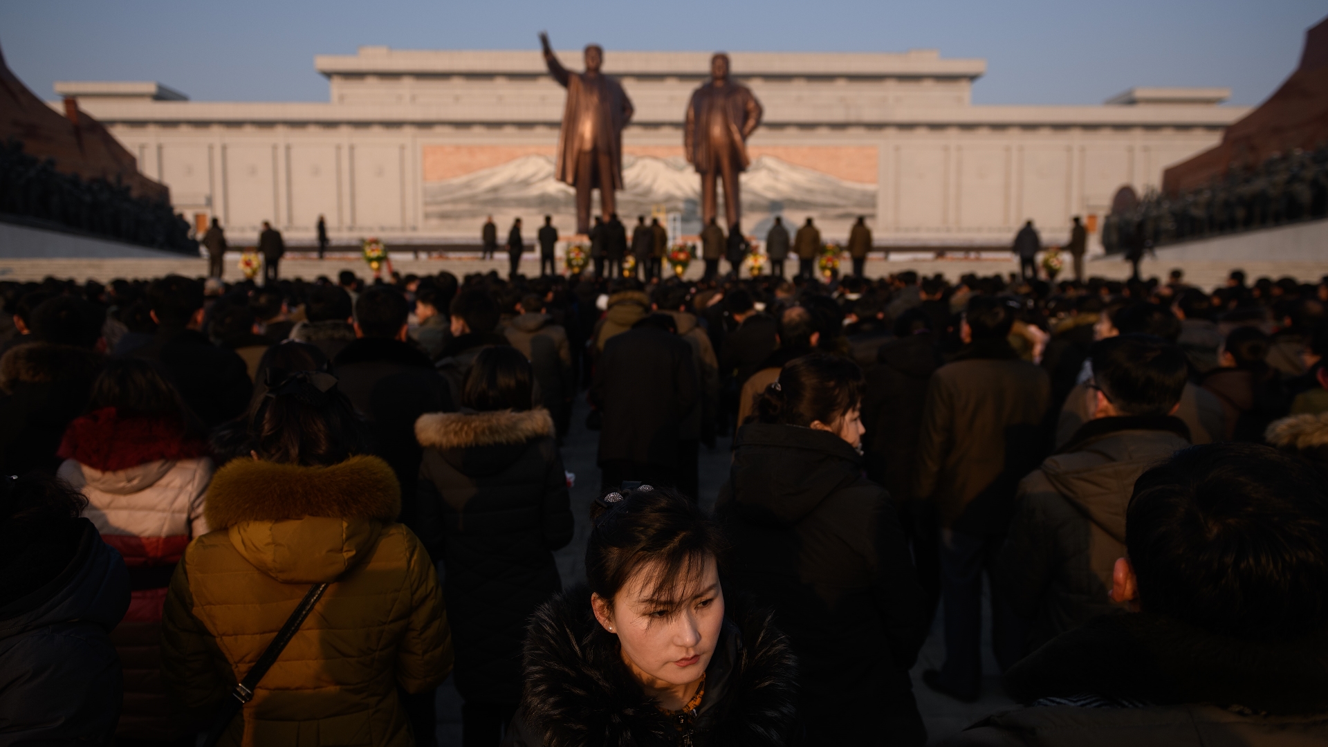 Norcoreanos rinden homenaje a Kim Jong-il