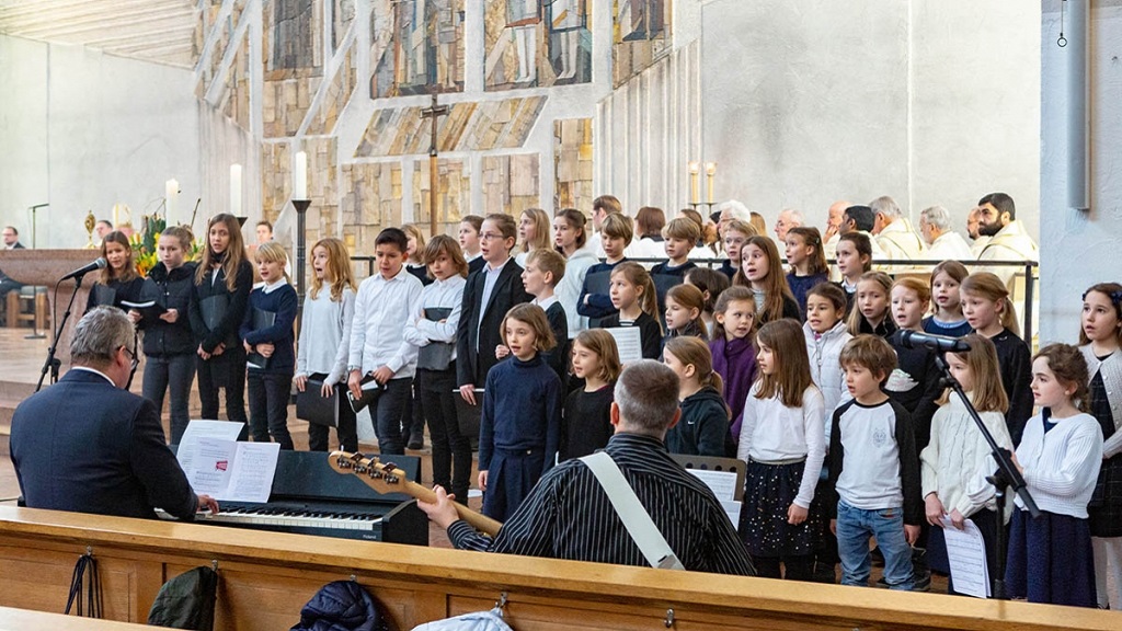 Investigan a 100 sacerdotes por presuntos abusos sexuales en Múnich - coro-infantil-salesiano-de-alemania