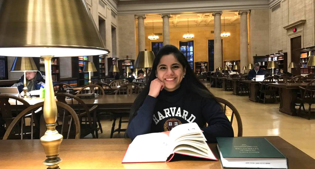 Dafne Almazán, a los 17 años, realizará posgrado en Harvard Dafne Almazán, a los 17 años, realizará posgrado en Harvard