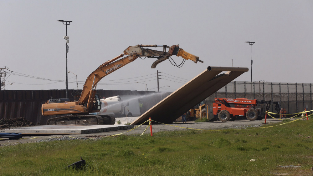 Inicia destrucción de prototipos de muro fronterizo en San Diego
