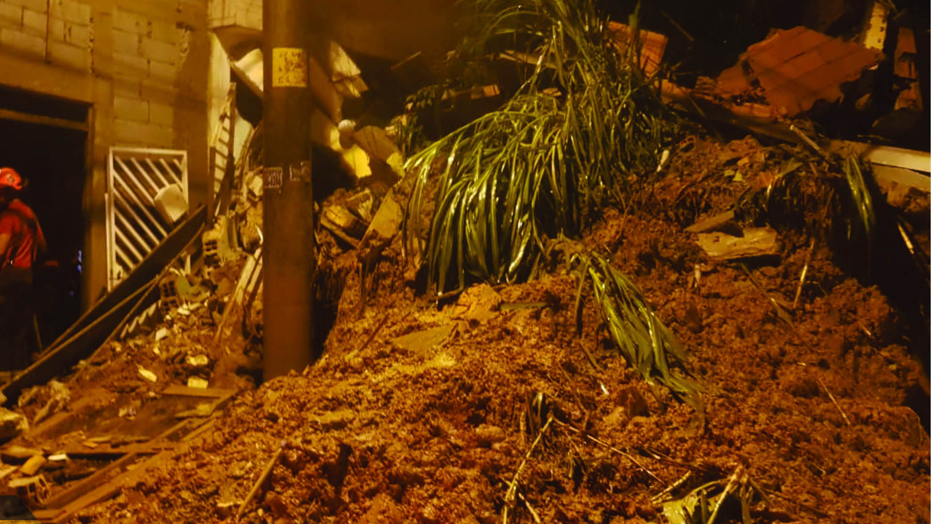 Alud de tierra sepulta a cuatro niños en Sao Paulo