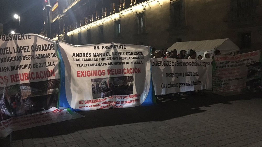 Desplazados de Guerrero exigen audiencia con López Obrador