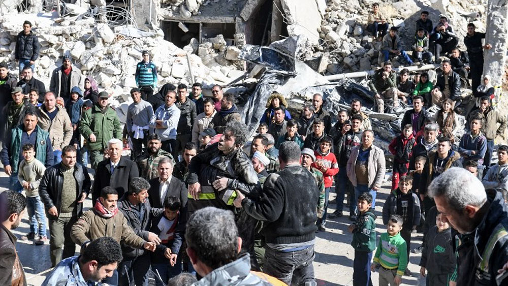 Derrumbe de edificio deja 11 muertos en Siria