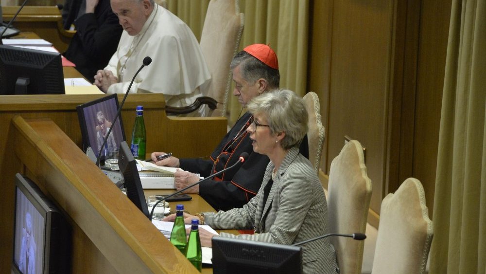 "Todo feminismo termina siendo un machismo con falda": papa - doctora-linda-ghisoni