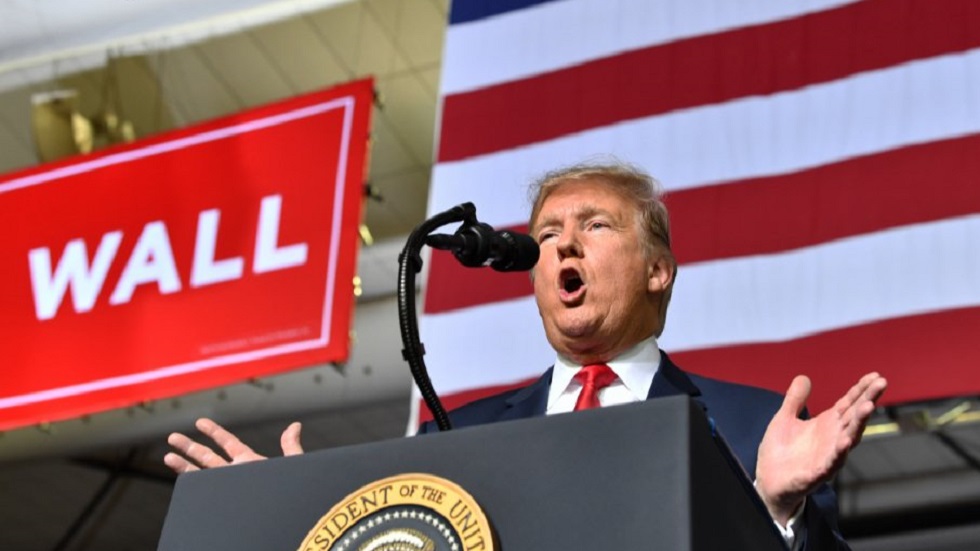 #Video Atacan a camarógrafo en mitin de Trump #Video Atacan a camarógrafo en mitin de Trump