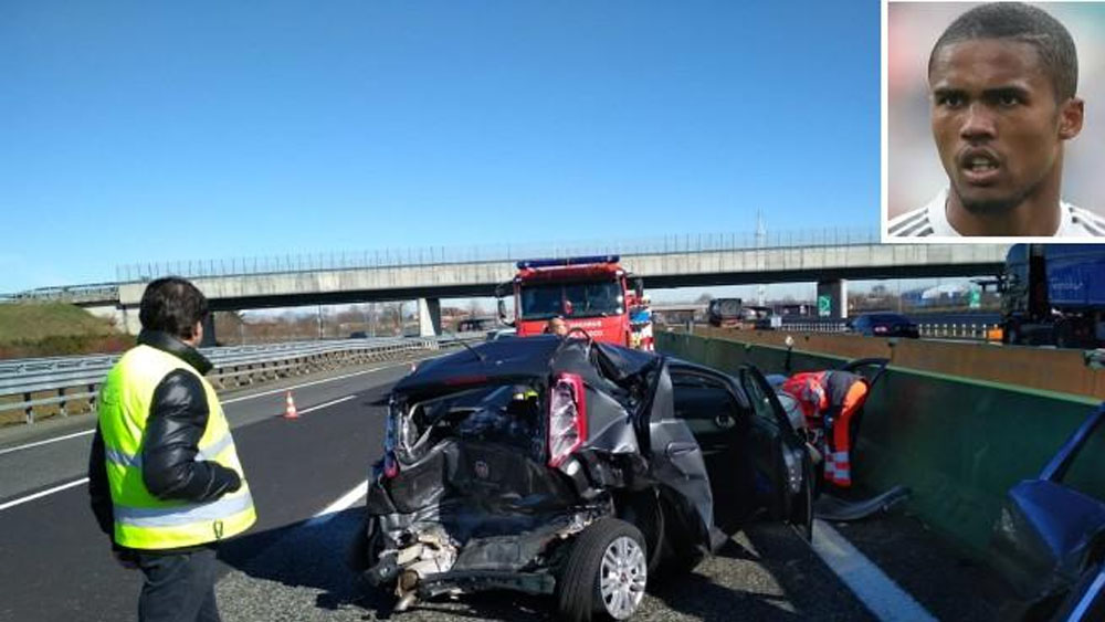 Douglas Costa resulta ileso tras accidente automovilístico
