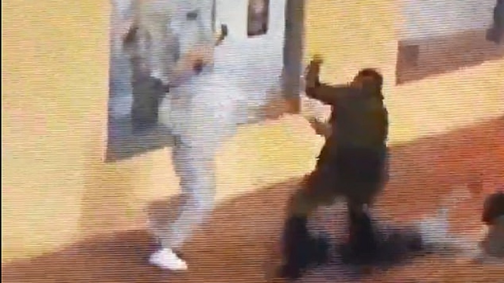 #Video Valet parking frustra asalto a mujer en Los Ángeles - el-asaltante-y-el-valet-estuvieron-a-punto-de-pelearse