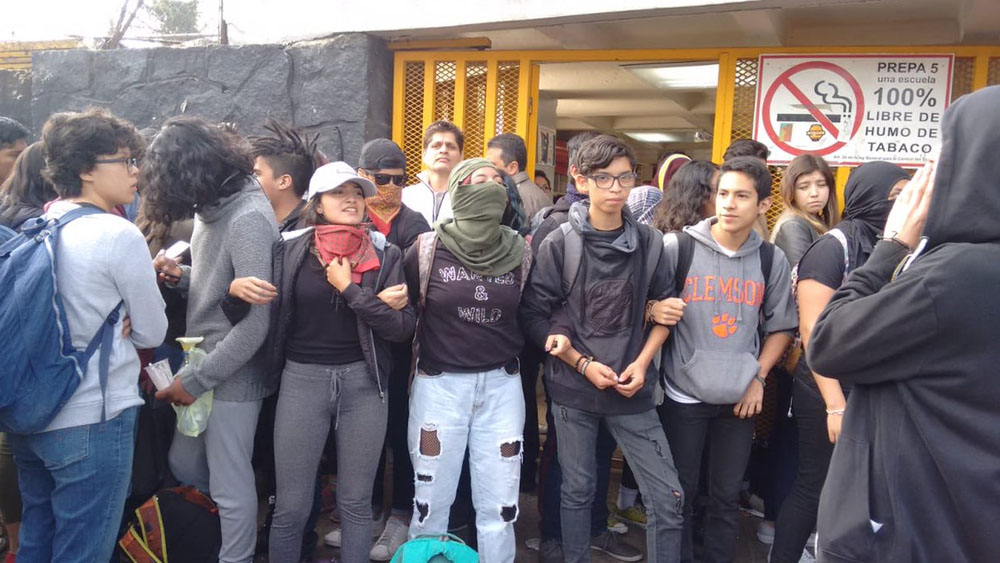 Encapuchados toman instalaciones de Prepa 5