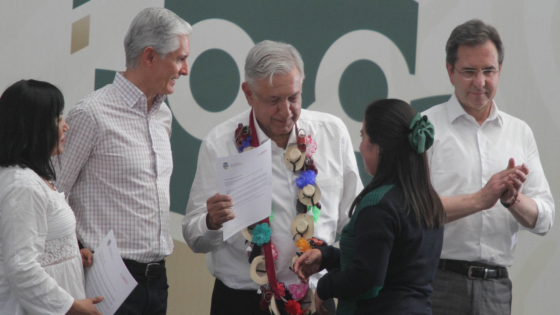 Beca universal combatirá deserción escolar en 3 de cada 10 jóvenes