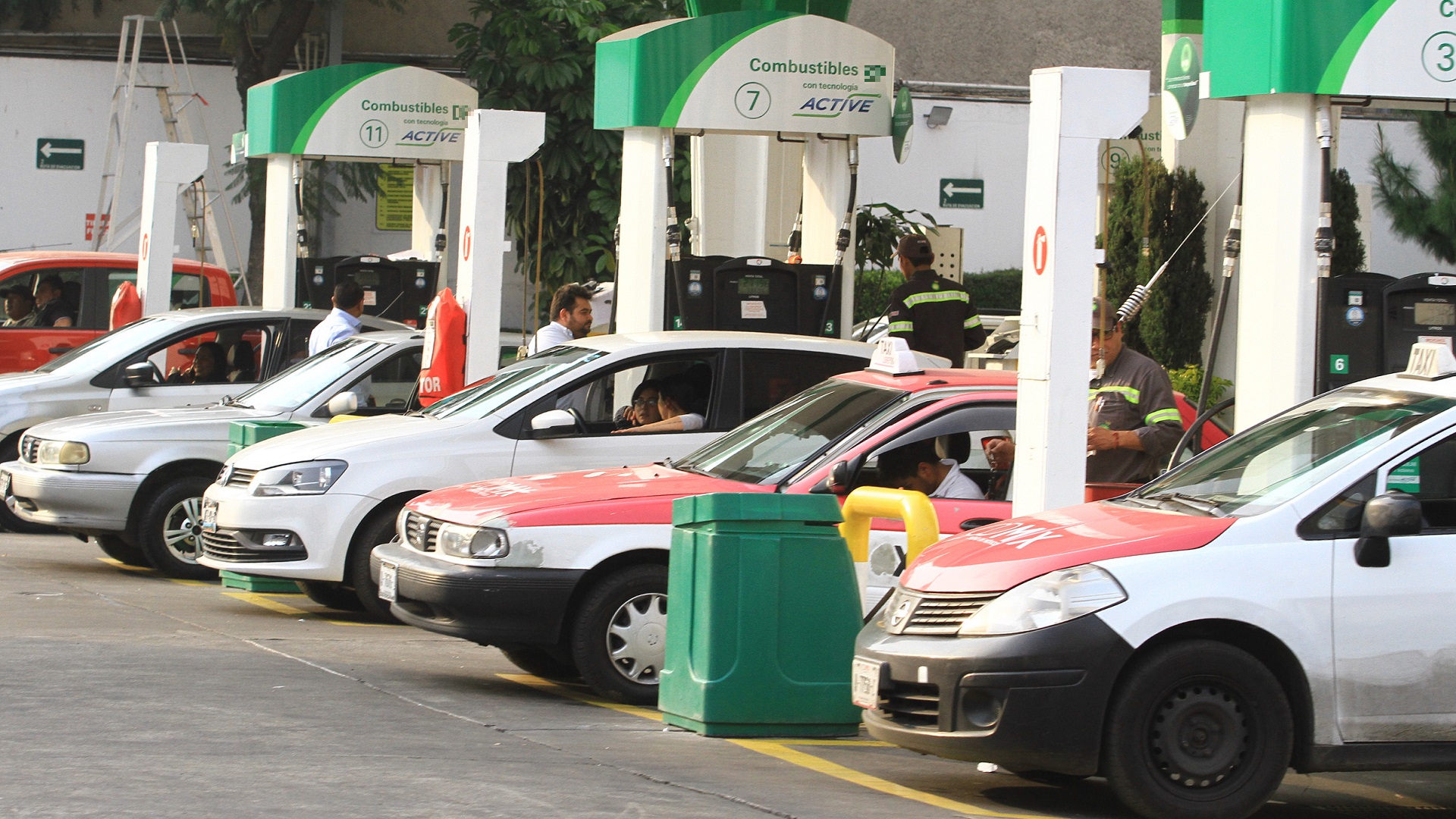 SHCP denuncia a 38 personas por lavado de dinero ligado a robo de combustible