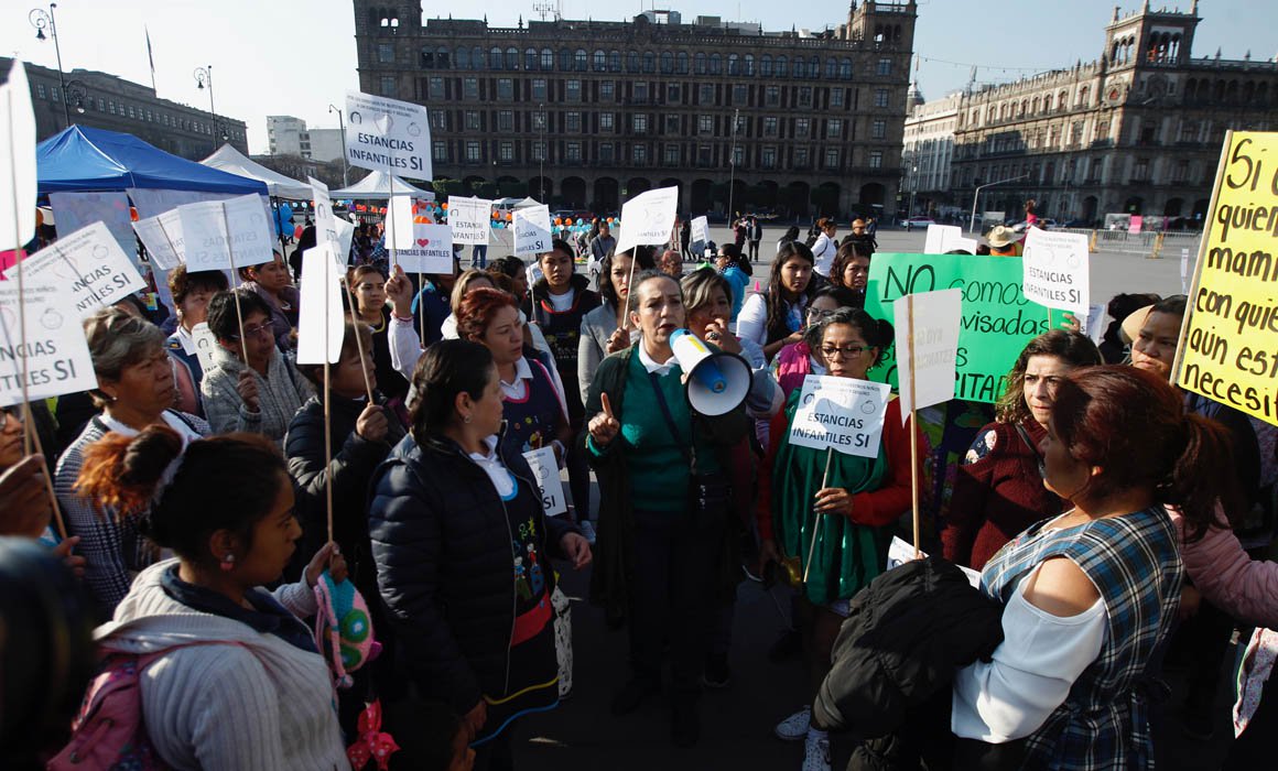 Trabajadoras de estancias infantiles protestan en el Zócalo - estancias-infantiles-zocalo1