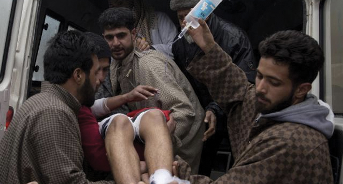 Al menso 25 estudiantes heridos por explosión en Cachemira