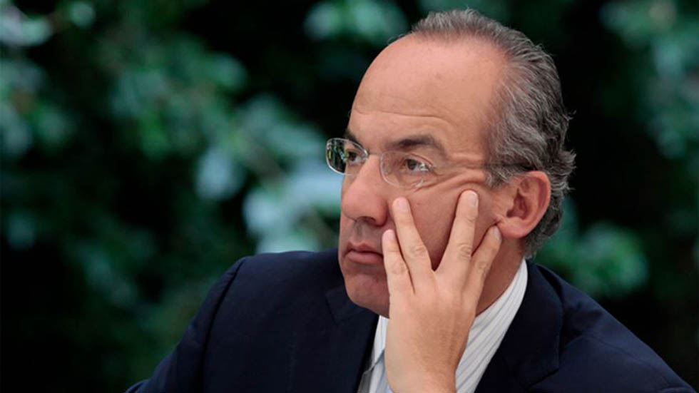 AMLO acusa de “coyotaje y corrupción” a Felipe Calderón AMLO acusa de “coyotaje y corrupción” a Felipe Calderón