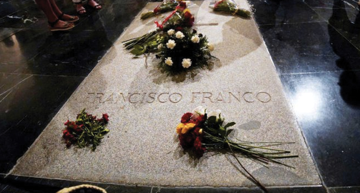 Suspenden temporalmente la exhumación de Franco