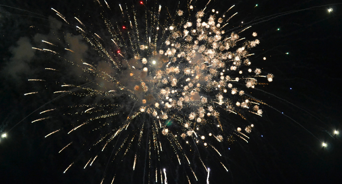 #Video Detonan fuegos artificiales para no dejar dormir al Real Madrid