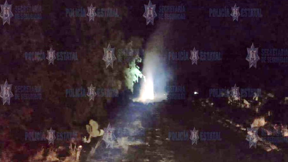 Aseguran dos tomas clandestinas en el Estado de México - fuga-en-otumba