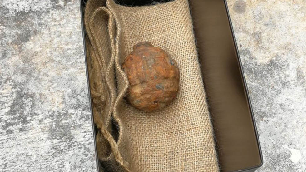 Hallan granada activa en cargamento de papas en Hong Kong