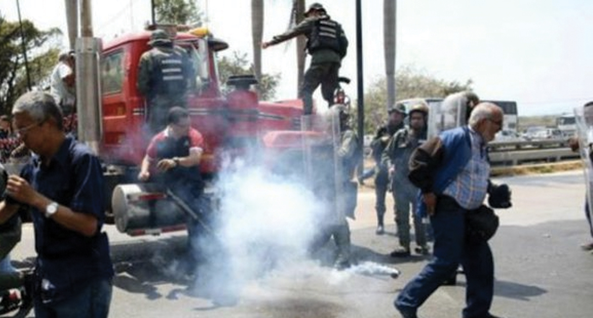 #Video Guardia Nacional Bolivariana agrede a diputados venezolanos
