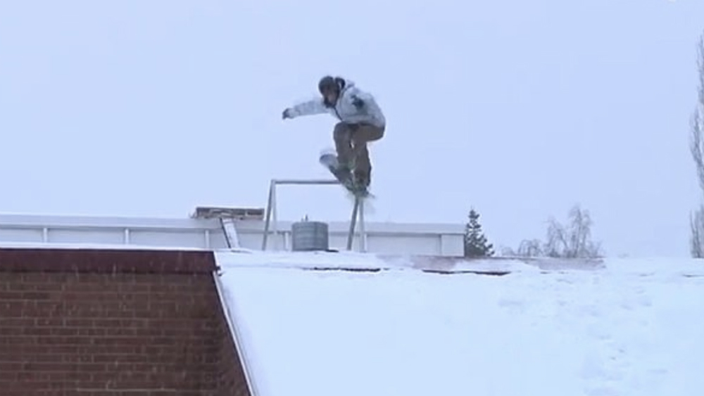 #Video Aparatosa caída de un snowboarder en Finlandia