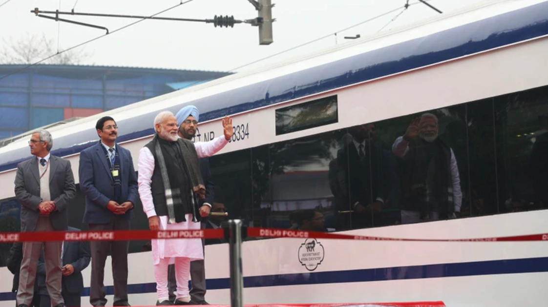 Inauguran tren más rápido de la India y choca contra vaca - india-tren2