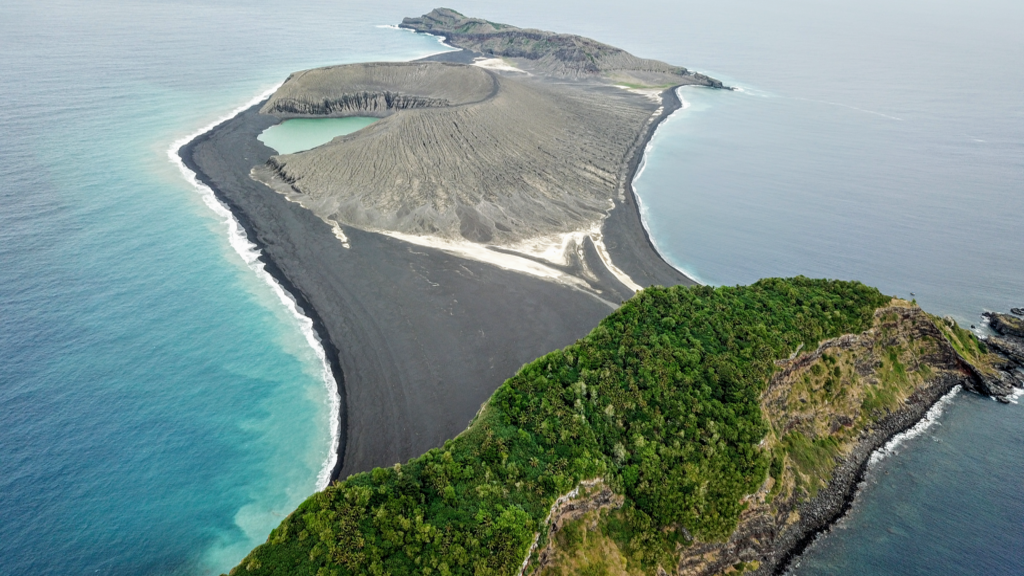 Isla surgida en 2015 es visitada por primera vez por la NASA