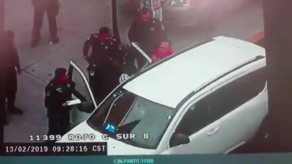 #Video Detención provoca enfrentamiento entre autoridades en Iztacalco