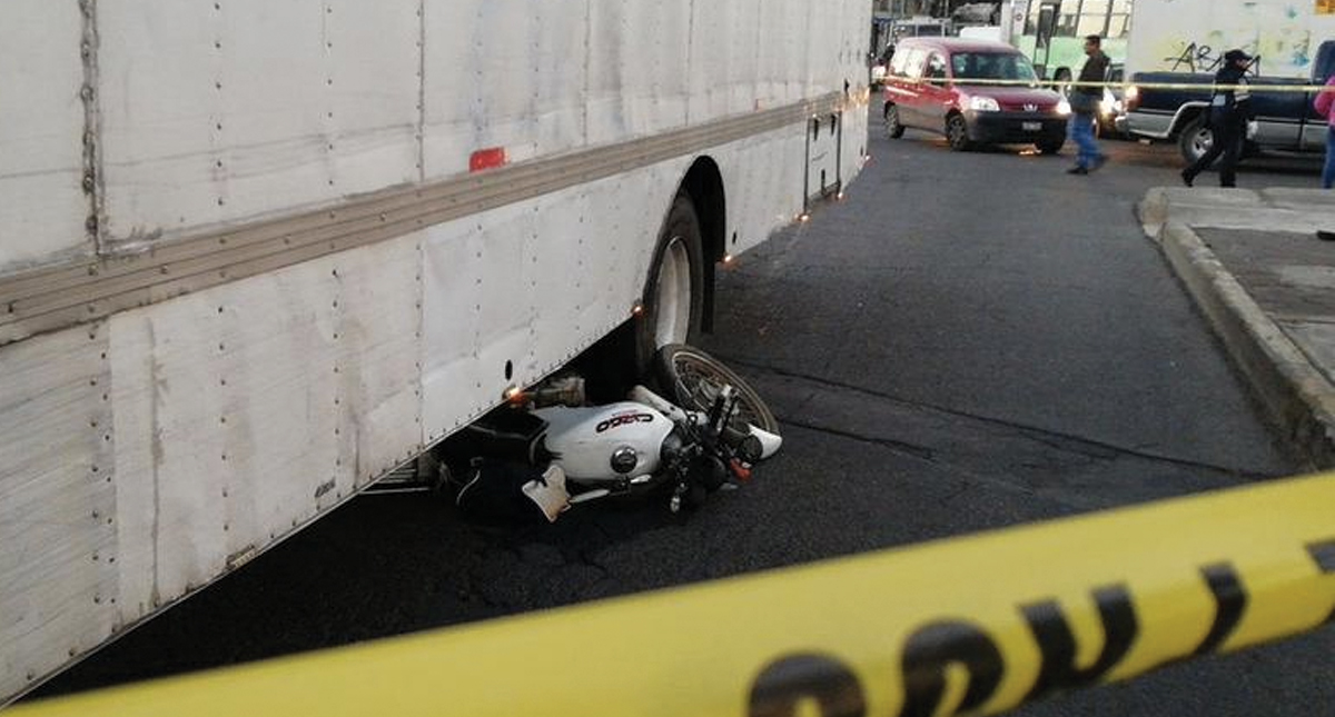 Un motociclista y un taxista muertos en Iztapalapa