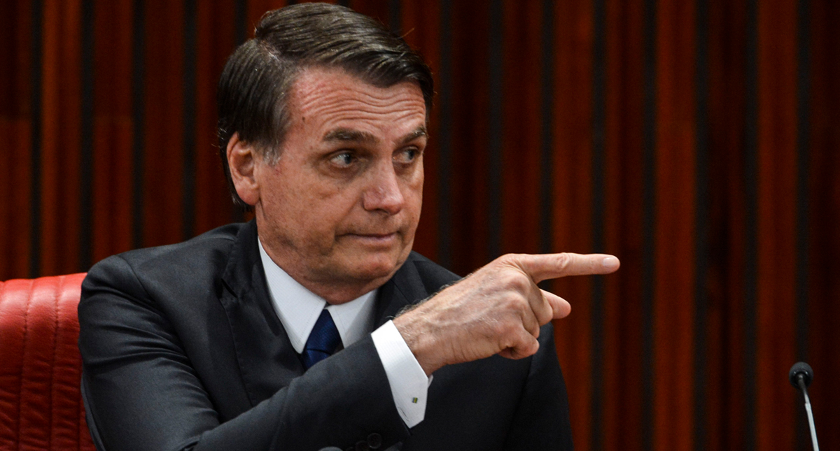 Jair Bolsonaro firma decreto que pone fin al horario de verano