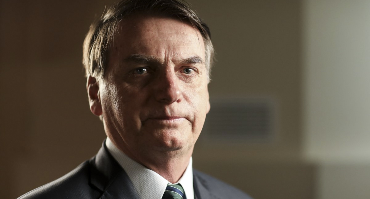 Médicos temen que Bolsonaro padezca neumonía