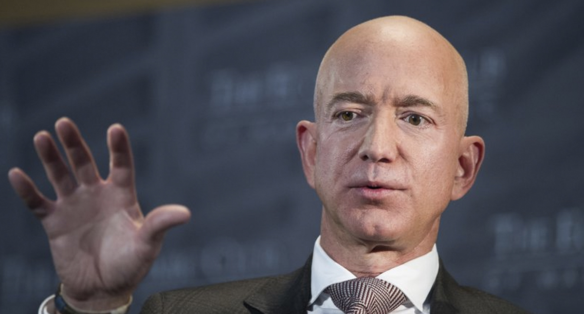 Jeff Bezos acusó a Enquirer de amenazarlo con publicar fotos íntimas