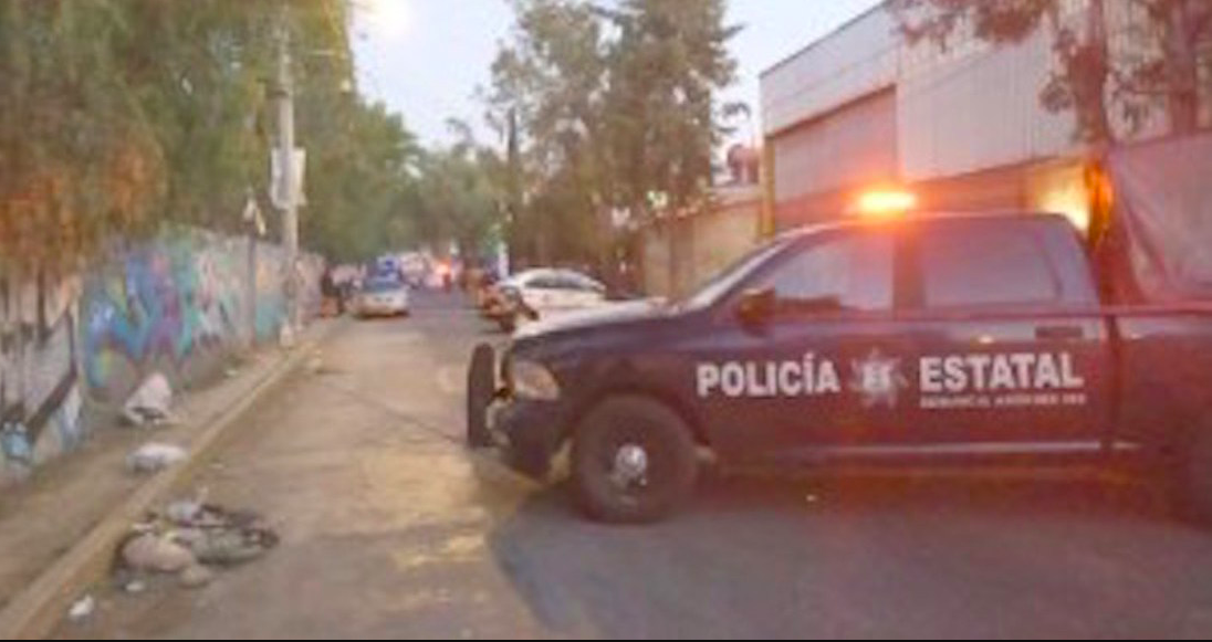 Encuentran cuerpos de tres jóvenes en auto abandonado en Atizapán