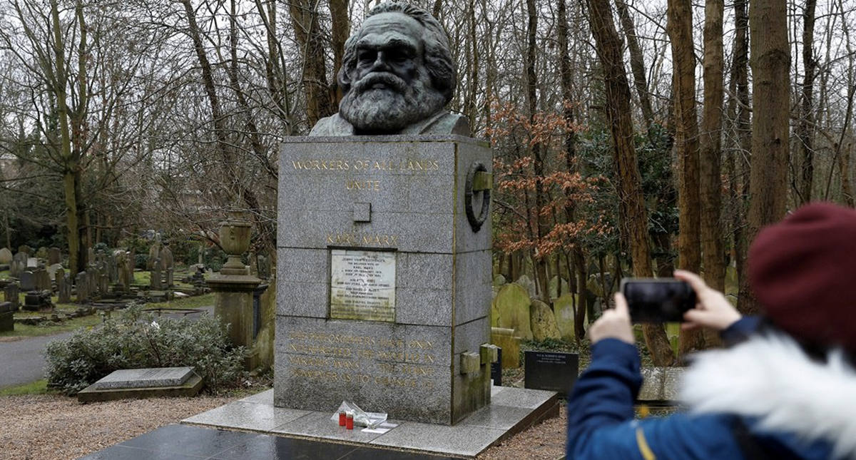 Vandalizan tumba de Karl Marx en Londres