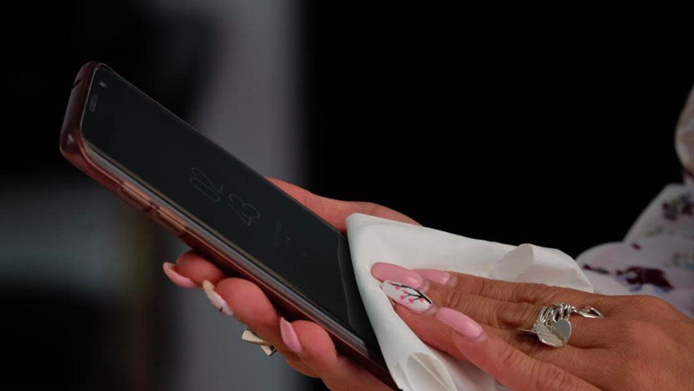 Teléfono celular puede tener hasta 18 veces más gérmenes que un baño