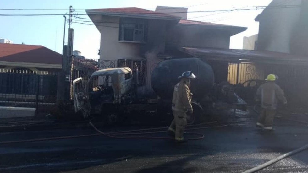 Explosión de pipa de gas deja tres heridos en Tampico - lomas-de-rosales-pipa-explosion-tampico-2