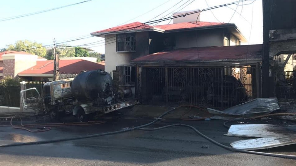 Explosión de pipa de gas deja tres heridos en Tampico - lomas-de-rosales-pipa-explosion-tampico