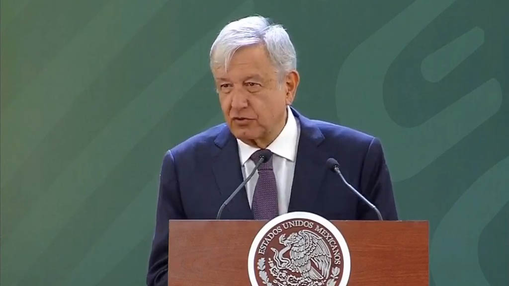 López Obrador celebra que robo de combustible sea delito grave